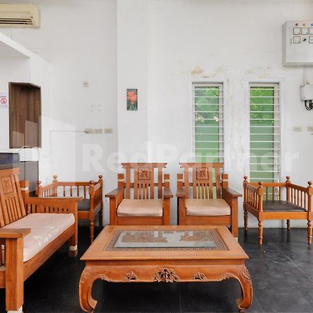 Reddoorz At Wisma Nabila Syariah Near Masjid Raya Baiturrahman バンダ・アチェ エクステリア 写真