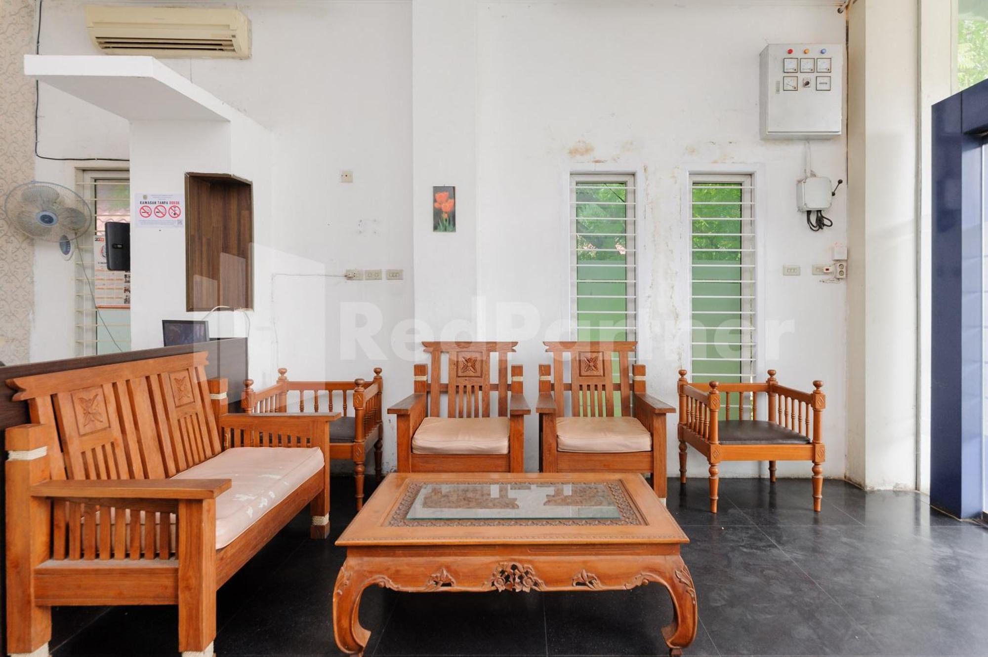 Reddoorz At Wisma Nabila Syariah Near Masjid Raya Baiturrahman バンダ・アチェ エクステリア 写真